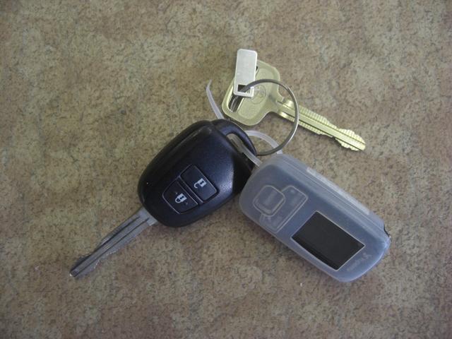 ヴィッツ ジュエラ ナビ TV CD バックカメラ キーレス エンジンスターター ETC スタッドレスタイヤアルミ付き有り(23枚目)