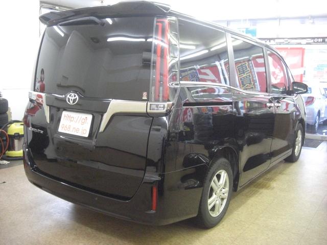 エスクァイア Ｇｉ　プレミアムパッケージ　ブラックテーラード　ナビ　ＴＶ　バックカメラ　ＥＴＣ　ドライブレコーダー　スマートキー　両側電動スライドドア　スタッドレスタイヤアルミ付き有り（11枚目）