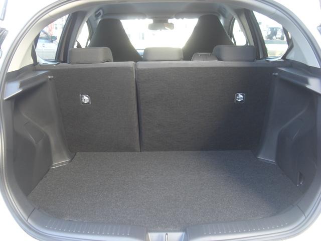 ���X�͌����ꍆ�������ɂ������܂��B�ߏ��Ƀ��}�U�����񂪍݂�A���H���͂��񂾐��ʂɃK�\�����X�^���h�̃G�l�I�X���񂪂������܂��B