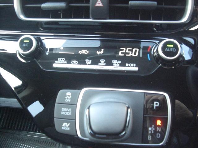 ���X�͌����ꍆ�������ɂ������܂��B�ߏ��Ƀ��}�U�����񂪍݂�A���H���͂��񂾐��ʂɃK�\�����X�^���h�̃G�l�I�X���񂪂������܂��B