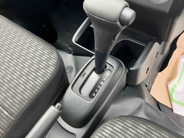 ハイゼットトラック エクストラ　４ＷＤ　届け出済み未使用車　ＣＶＴ　９インチディスプレイオーディオ　バックカメラマ　スマートキー　アイドリングストップ　電動格納ミラー　オートライト　ＡＢＳ　ＥＳＣ　エアコン（6枚目）