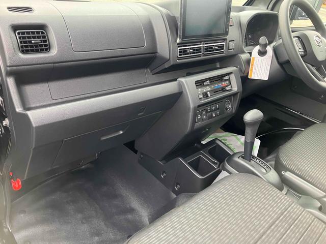 ハイゼットトラック エクストラ　４ＷＤ　届け出済み未使用車　ＣＶＴ　９インチディスプレイオーディオ　バックカメラマ　スマートキー　アイドリングストップ　電動格納ミラー　オートライト　ＡＢＳ　ＥＳＣ　エアコン（29枚目）