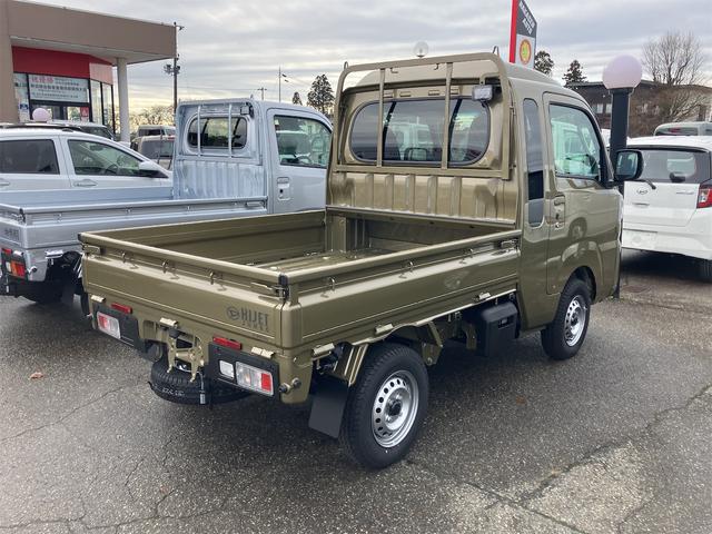 ハイゼットトラック ジャンボエクストラ　４ＷＤ　ＡＴ　９インチディスプレイオーディオ　バックカメラ　スマートキー　アイドリングストップ　電動格納ミラー　オートライト　ＥＳＣ　エアコン　パワーウィンドウ　運転席エアバッグ（4枚目）