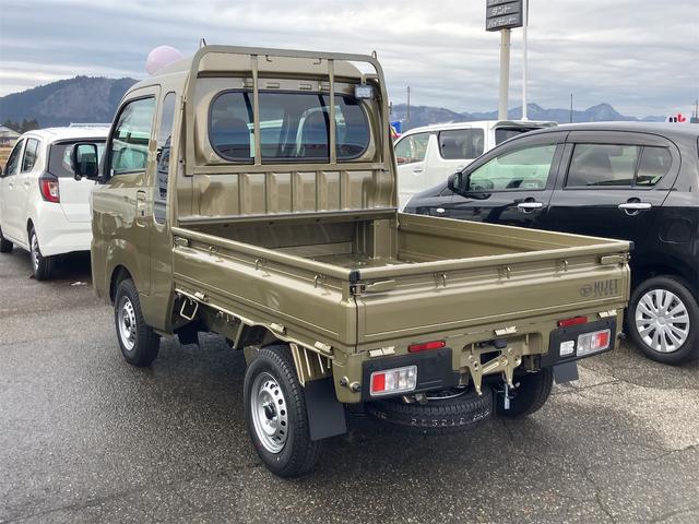 ハイゼットトラック ジャンボエクストラ　４ＷＤ　ＡＴ　９インチディスプレイオーディオ　バックカメラ　スマートキー　アイドリングストップ　電動格納ミラー　オートライト　ＥＳＣ　エアコン　パワーウィンドウ　運転席エアバッグ（6枚目）