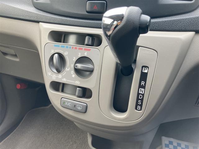 発進時や後退時に必ず操作するレバーです。操作のしやすさが肝になってきます。ぜひ一度体感してください。