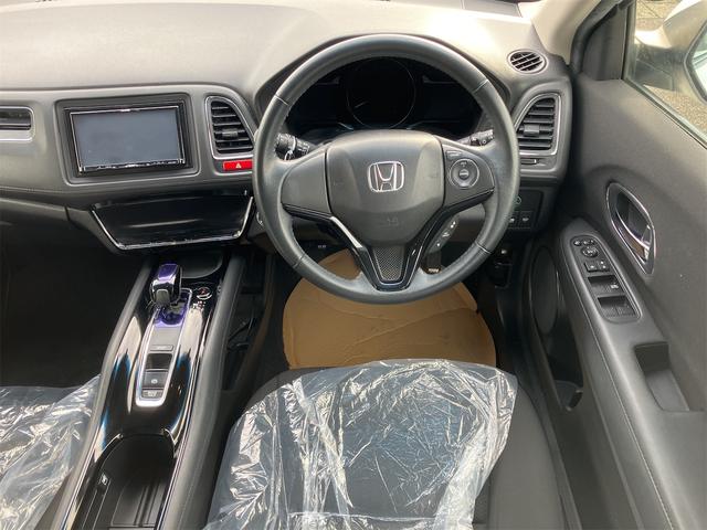 ヴェゼル ハイブリッドＸ　４ＷＤ　ドライブレコーダー　ＥＴＣ　バックカメラ　オートクルーズコントロール　衝突被害軽減システム　ナビ　ＴＶ　オートライト　ＬＥＤヘッドランプ　アルミホイール　スマートキー　シートヒーター　ＡＴ（3枚目）