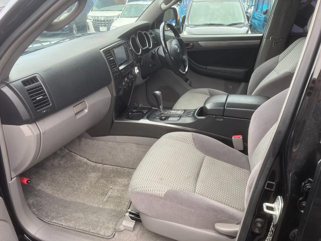 ハイラックスサーフ ＳＳＲ－Ｘリミテッド　社外ナビ・社外ウッドコンビステアリング・キーレス・純正ＡＷ・バリ溝ＢＳ製スタッドレスタイヤ・ＥＴＣ・ユーザー買取車（14枚目）