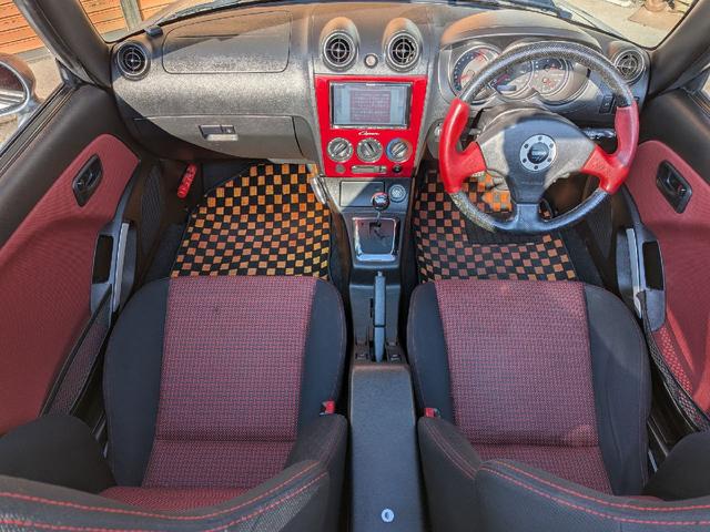 コペン ２ｎｄアニバーサリーエディション　電動オープン　ドライブレコーダー　ＥＴＣ　バックカメラ　ナビ　ＴＶ　ＨＩＤ　キーレスエントリー　シートヒーター　ＡＴ　ＡＢＳ　アルミホイール　衝突安全ボディ　エアコン　パワーステアリング　ターボ（8枚目）