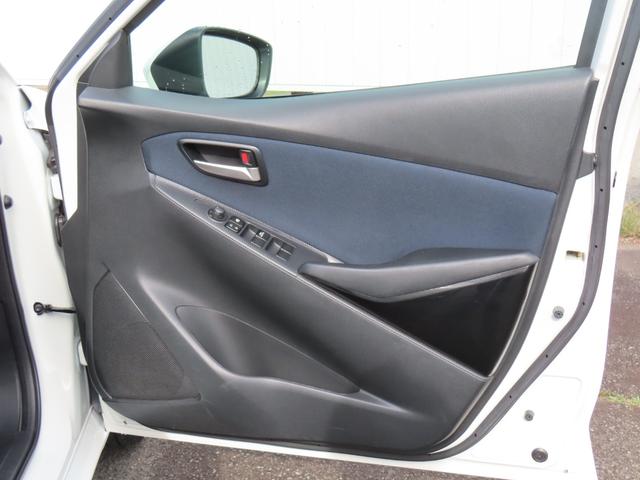 デミオ １３Ｓ　アウトレット　／　４ＷＤ　／　ＣＤ　／　ＤＶＤ　／　バックカメラ　／　ＭＡＺＤＡ純正新品バッテリー納車（46枚目）