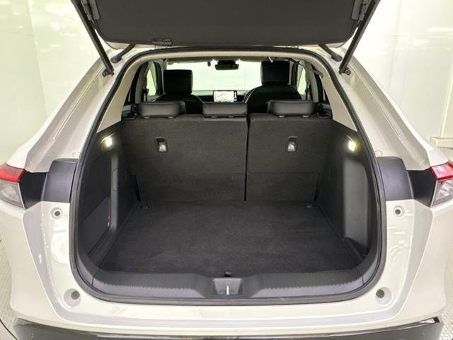 開口部も広く荷物の積み下ろしもしやすいお車となっております。ラゲッジも広く使いやすいです。