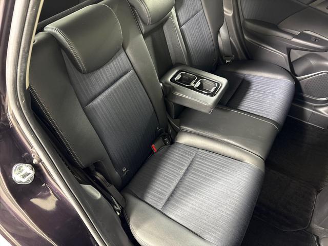 ソフトでゆったりとした居心地のよさと、身体を包み込むホールド性を両立したシート。ソフトで厚味のあるクッション、快適な体圧分散など、フィット感に優れた長時間座っても疲れにくいシートです。