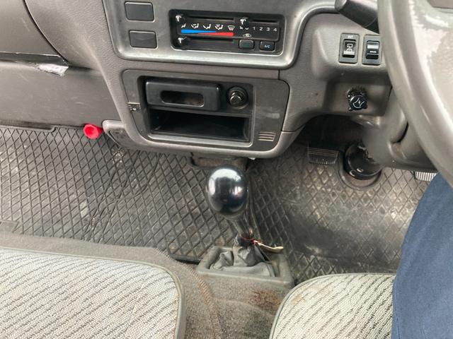 キャラバン ロングＤＸ　５速マニュアルミッション　ロング　ディーゼル　４ＷＤ　純正デッキ（21枚目）