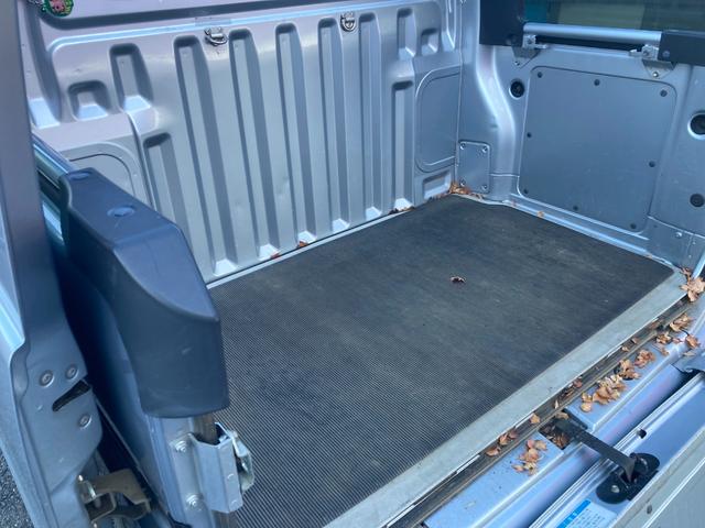 ハイゼットカーゴ デッキバン　社外ナビ　ワンセグＴＶ　ＣＤ　４ＷＤ　ドアバイザー　フロアーマット（23枚目）
