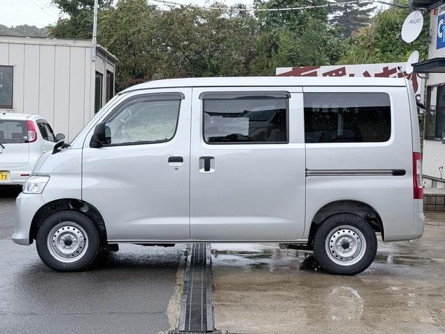 タウンエースバン ＧＬ　４ＷＤ　社外ナビ　フルセグ　スマートアシスト　ＬＥＤヘッドライト　ＬＥＤリヤフォグ　センターデフロック　寒冷地仕様　リヤヒーター　オートライト　キーレス　パワーウィンドウ　フロアマット　ドアバイザー（8枚目）