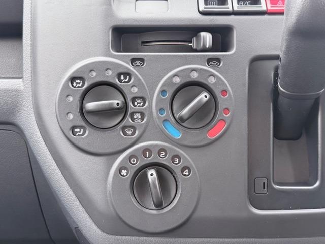 タウンエースバン ＧＬ　４ＷＤ　社外ナビ　フルセグ　スマートアシスト　ＬＥＤヘッドライト　ＬＥＤリヤフォグ　センターデフロック　寒冷地仕様　リヤヒーター　オートライト　キーレス　パワーウィンドウ　フロアマット　ドアバイザー（26枚目）