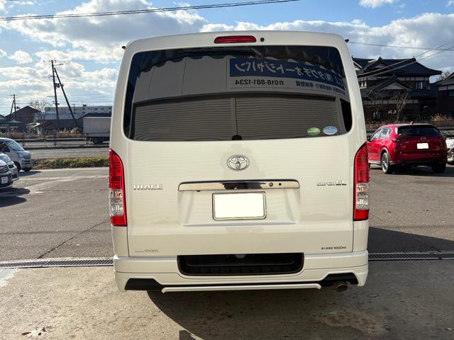 ハイエースバン スーパーＧＬ　ダークプライムＩＩ　４ＷＤ　ディーゼルターボ　トヨタセーフティセンス　ＬＥＤヘッドライト　社外１５インチＡＷ　ホワイトレタータイヤ　ＴＲＤエアロ　純正ナビ　バックカメラ　両側パワースライドドア　ＥＴＣ　スマートキー（6枚目）
