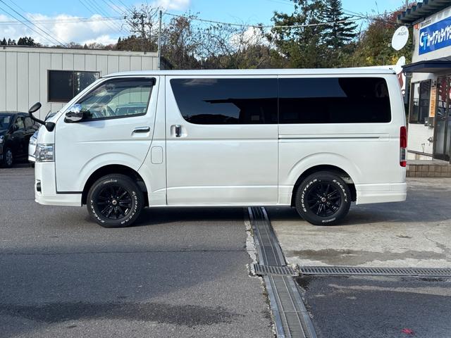 ハイエースバン スーパーＧＬ　ダークプライムＩＩ　４ＷＤ　ディーゼルターボ　トヨタセーフティセンス　ＬＥＤヘッドライト　社外１５インチＡＷ　ホワイトレタータイヤ　ＴＲＤエアロ　純正ナビ　バックカメラ　両側パワースライドドア　ＥＴＣ　スマートキー（8枚目）