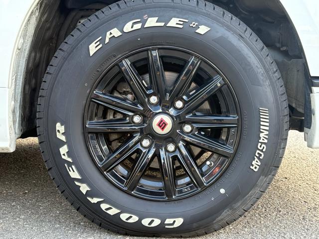 ハイエースバン スーパーＧＬ　ダークプライムＩＩ　４ＷＤ　ディーゼルターボ　トヨタセーフティセンス　ＬＥＤヘッドライト　社外１５インチＡＷ　ホワイトレタータイヤ　ＴＲＤエアロ　純正ナビ　バックカメラ　両側パワースライドドア　ＥＴＣ　スマートキー（10枚目）