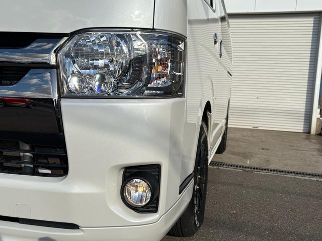 ハイエースバン スーパーＧＬ　ダークプライムＩＩ　４ＷＤ　ディーゼルターボ　トヨタセーフティセンス　ＬＥＤヘッドライト　社外１５インチＡＷ　ホワイトレタータイヤ　ＴＲＤエアロ　純正ナビ　バックカメラ　両側パワースライドドア　ＥＴＣ　スマートキー（11枚目）