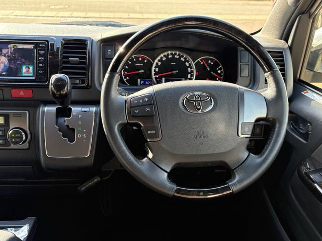 ハイエースバン スーパーＧＬ　ダークプライムＩＩ　４ＷＤ　ディーゼルターボ　トヨタセーフティセンス　ＬＥＤヘッドライト　社外１５インチＡＷ　ホワイトレタータイヤ　ＴＲＤエアロ　純正ナビ　バックカメラ　両側パワースライドドア　ＥＴＣ　スマートキー（14枚目）