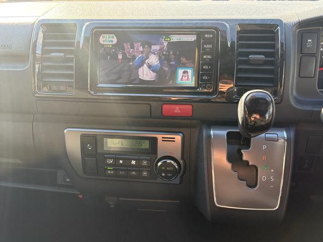 ハイエースバン スーパーＧＬ　ダークプライムＩＩ　４ＷＤ　ディーゼルターボ　トヨタセーフティセンス　ＬＥＤヘッドライト　社外１５インチＡＷ　ホワイトレタータイヤ　ＴＲＤエアロ　純正ナビ　バックカメラ　両側パワースライドドア　ＥＴＣ　スマートキー（15枚目）