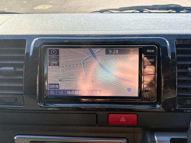 ハイエースバン スーパーＧＬ　ダークプライムＩＩ　４ＷＤ　ディーゼルターボ　トヨタセーフティセンス　ＬＥＤヘッドライト　社外１５インチＡＷ　ホワイトレタータイヤ　ＴＲＤエアロ　純正ナビ　バックカメラ　両側パワースライドドア　ＥＴＣ　スマートキー（17枚目）