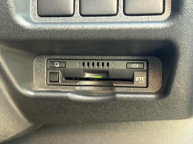 ハイエースバン スーパーＧＬ　ダークプライムＩＩ　４ＷＤ　ディーゼルターボ　トヨタセーフティセンス　ＬＥＤヘッドライト　社外１５インチＡＷ　ホワイトレタータイヤ　ＴＲＤエアロ　純正ナビ　バックカメラ　両側パワースライドドア　ＥＴＣ　スマートキー（27枚目）