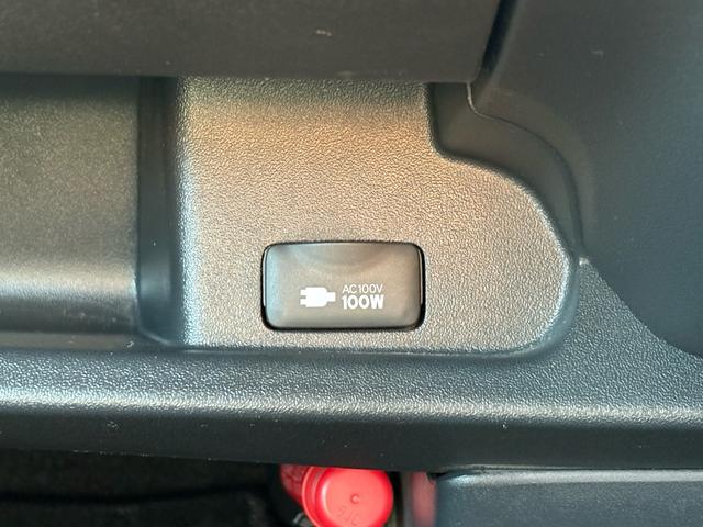 ハイエースバン スーパーＧＬ　ダークプライムＩＩ　４ＷＤ　ディーゼルターボ　トヨタセーフティセンス　ＬＥＤヘッドライト　社外１５インチＡＷ　ホワイトレタータイヤ　ＴＲＤエアロ　純正ナビ　バックカメラ　両側パワースライドドア　ＥＴＣ　スマートキー（30枚目）