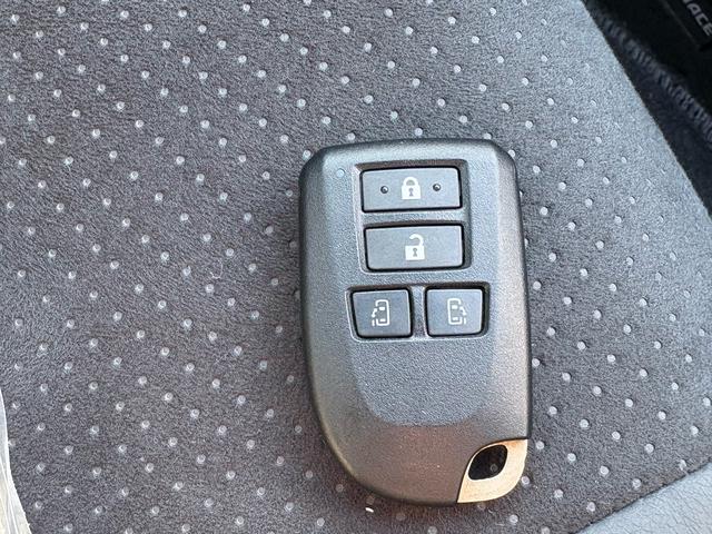 ハイエースバン スーパーＧＬ　ダークプライムＩＩ　４ＷＤ　ディーゼルターボ　トヨタセーフティセンス　ＬＥＤヘッドライト　社外１５インチＡＷ　ホワイトレタータイヤ　ＴＲＤエアロ　純正ナビ　バックカメラ　両側パワースライドドア　ＥＴＣ　スマートキー（32枚目）