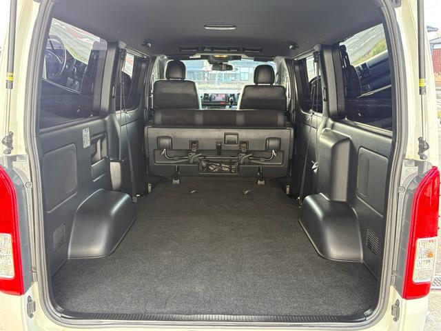 ハイエースバン スーパーＧＬ　ダークプライムＩＩ　４ＷＤ　ディーゼルターボ　トヨタセーフティセンス　ＬＥＤヘッドライト　社外１５インチＡＷ　ホワイトレタータイヤ　ＴＲＤエアロ　純正ナビ　バックカメラ　両側パワースライドドア　ＥＴＣ　スマートキー（40枚目）