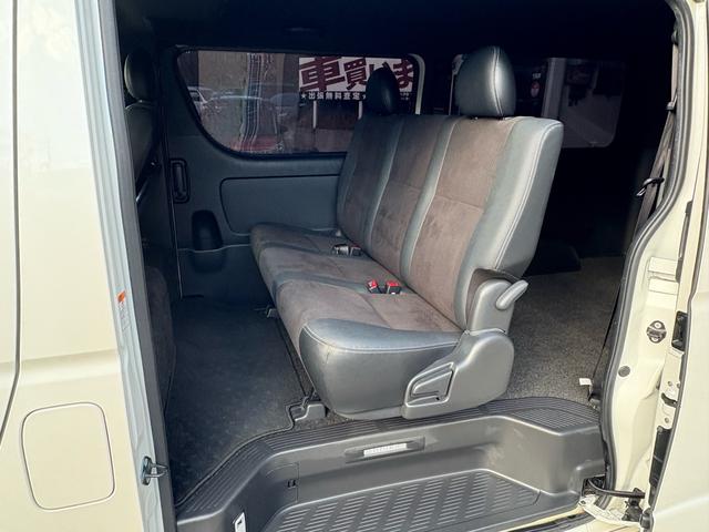 ハイエースバン スーパーＧＬ　ダークプライムＩＩ　４ＷＤ　ディーゼルターボ　トヨタセーフティセンス　ＬＥＤヘッドライト　社外１５インチＡＷ　ホワイトレタータイヤ　ＴＲＤエアロ　純正ナビ　バックカメラ　両側パワースライドドア　ＥＴＣ　スマートキー（42枚目）