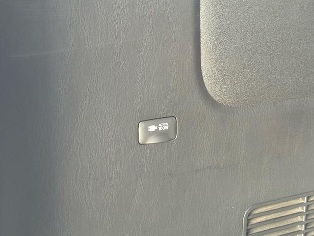 ハイエースバン スーパーＧＬ　ダークプライムＩＩ　４ＷＤ　ディーゼルターボ　トヨタセーフティセンス　ＬＥＤヘッドライト　社外１５インチＡＷ　ホワイトレタータイヤ　ＴＲＤエアロ　純正ナビ　バックカメラ　両側パワースライドドア　ＥＴＣ　スマートキー（43枚目）