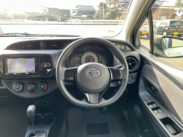 ヴィッツ Ｆ　４ＷＤ　１５インチＡＷ　社外ナビ　ＴＶ　ＥＴＣ　社外ドライブレコーダー　トヨタセーフティセンス　スマートキー　キーレス　プッシュスタート　フロントワイパーデアイサー　電動格納ミラー（16枚目）