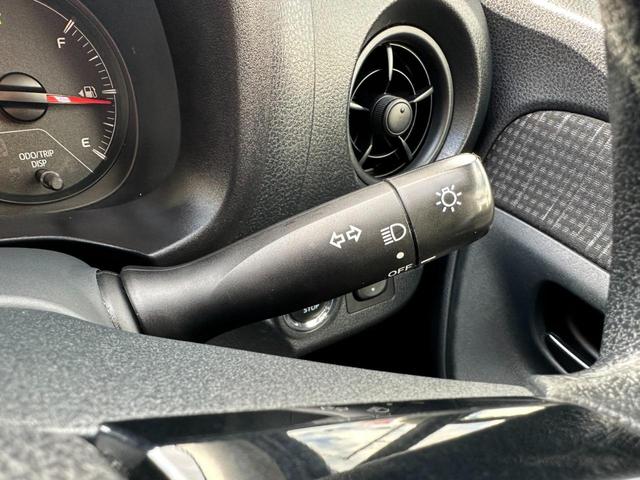 ヴィッツ Ｆ　４ＷＤ　１５インチＡＷ　社外ナビ　ＴＶ　ＥＴＣ　社外ドライブレコーダー　トヨタセーフティセンス　スマートキー　キーレス　プッシュスタート　フロントワイパーデアイサー　電動格納ミラー（18枚目）