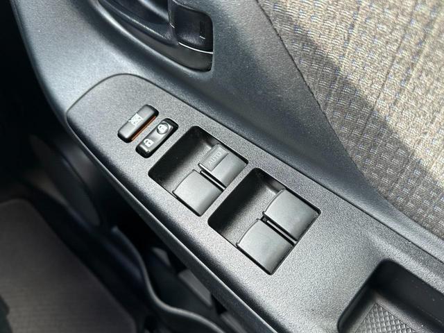 ヴィッツ Ｆ　４ＷＤ　１５インチＡＷ　社外ナビ　ＴＶ　ＥＴＣ　社外ドライブレコーダー　トヨタセーフティセンス　スマートキー　キーレス　プッシュスタート　フロントワイパーデアイサー　電動格納ミラー（21枚目）