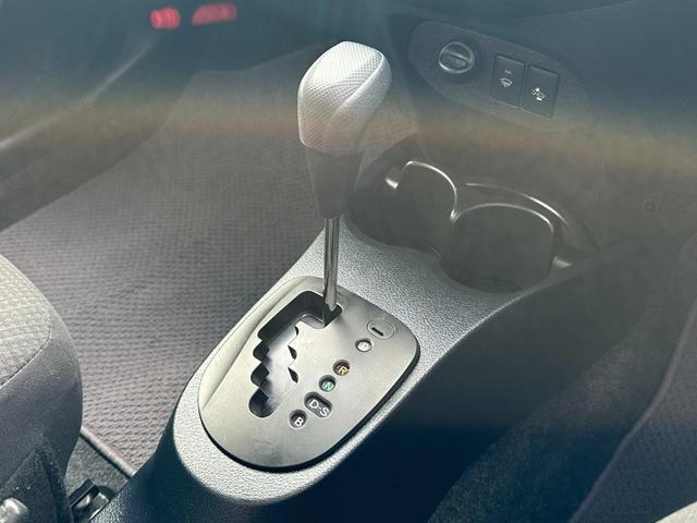 ヴィッツ Ｆ　４ＷＤ　１５インチＡＷ　社外ナビ　ＴＶ　ＥＴＣ　社外ドライブレコーダー　トヨタセーフティセンス　スマートキー　キーレス　プッシュスタート　フロントワイパーデアイサー　電動格納ミラー（29枚目）