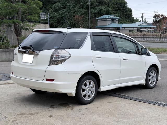 フィットシャトル １５Ｘ　ファインライン　４ＷＤ　ワンオーナー　純正ナビＴＶ　バックカメラ　ＥＴＣ　ドライブレコーダー　ＨＩＤヘッドライト　フォグランプ　スマートキー　フロントワイパーデアイサー　オートエアコン　クルーズコントロール（5枚目）