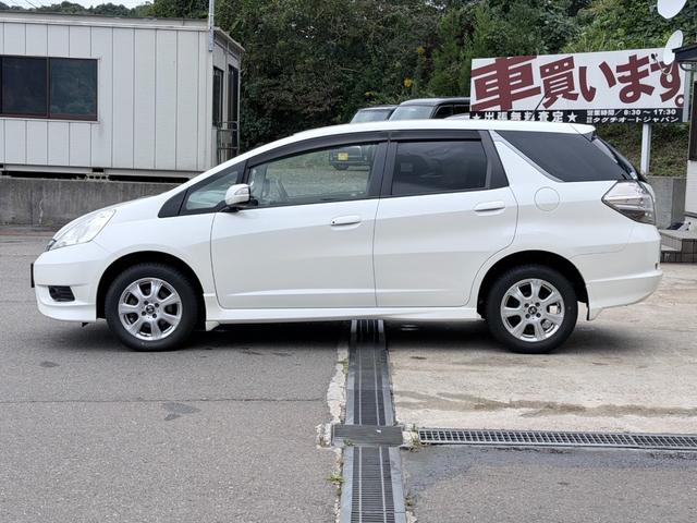 フィットシャトル １５Ｘ　ファインライン　４ＷＤ　ワンオーナー　純正ナビＴＶ　バックカメラ　ＥＴＣ　ドライブレコーダー　ＨＩＤヘッドライト　フォグランプ　スマートキー　フロントワイパーデアイサー　オートエアコン　クルーズコントロール（8枚目）