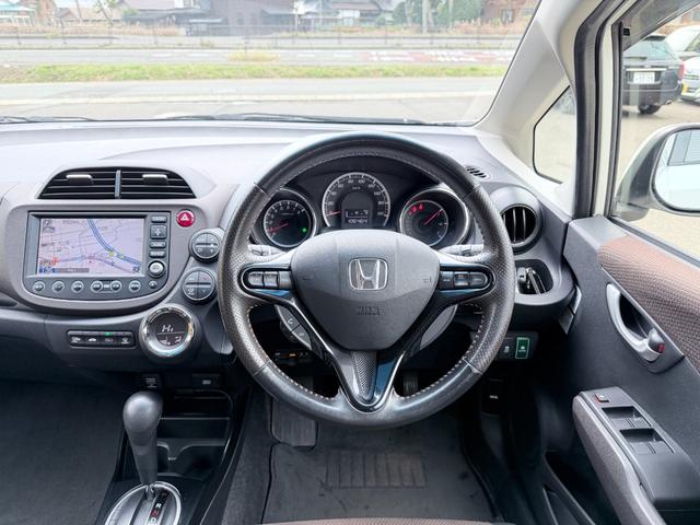 フィットシャトル １５Ｘ　ファインライン　４ＷＤ　ワンオーナー　純正ナビＴＶ　バックカメラ　ＥＴＣ　ドライブレコーダー　ＨＩＤヘッドライト　フォグランプ　スマートキー　フロントワイパーデアイサー　オートエアコン　クルーズコントロール（17枚目）
