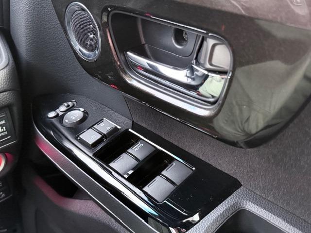 Ｎ－ＢＯＸカスタム Ｇ・Ｌホンダセンシング　４ＷＤ　純正ナビＴＶ　Ｂｌｕｅｔｏｏｔｈ　バックカメラ　両側パワースライドドア　ＬＥＤヘッドライト　ＬＥＤフォグランプ　シートヒーター　ＥＴＣ　クルーズコントロール　純正アルミホイール　オートエアコン（25枚目）