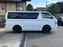 ハイエースバン スーパーＧＬ　ダークプライムＩＩ　４ＷＤ　ディーゼルターボ　トヨタセーフティセンス　ＬＥＤヘッドライト　社外１５インチＡＷ　ホワイトレタータイヤ　ＴＲＤエアロ　純正ナビ　バックカメラ　両側パワースライドドア　ＥＴＣ　スマートキー（4枚目）