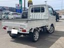 スタンダード　エアコン・パワステレス　４ＷＤ　５ＭＴ　ラジオ　運転席エアバッグ　三方開　マット　バイザー　荷台マット(5枚目)