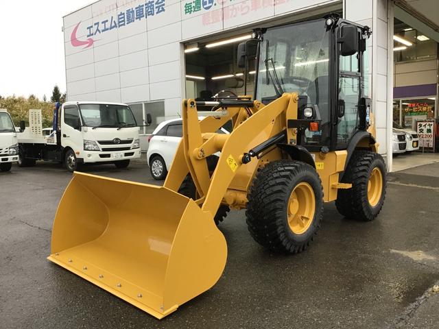 日本 　ＣＡＴホイールローダー　９０２Ｃ２　除雪仕様　スノーバケット０．６立米　稼働時間５ｈ　未作業車　スノータイヤ　スノーワイパー　ヒーター　サスペンションシート　ラジオ　ディスコネクトスイッチ（8枚目）