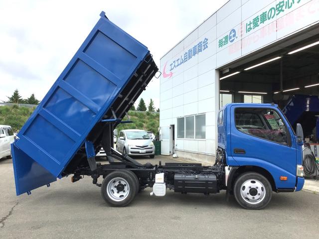 　４ＷＤ　ＩＣターボ　全低床　１３６馬力　積載２ｔ強化ダンプ　３方開　５速マニュアル　荷台内寸長３０５　幅１６０　高３２　レンタＵＰ(16枚目)