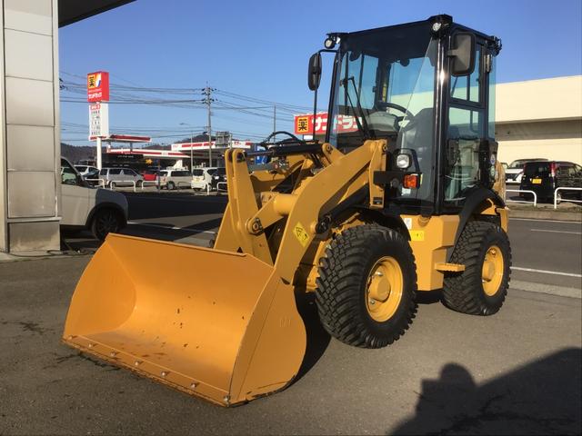 日本 ＣＡＴホイールローダー　９０１Ｃ２　除雪仕様　バケット容量０．５立米　稼働時間１１０ｈ　サスペンションシート　スノータイヤ　スノーワイパー　ラジオ　ディスコネクトスイッチ付き（8枚目）