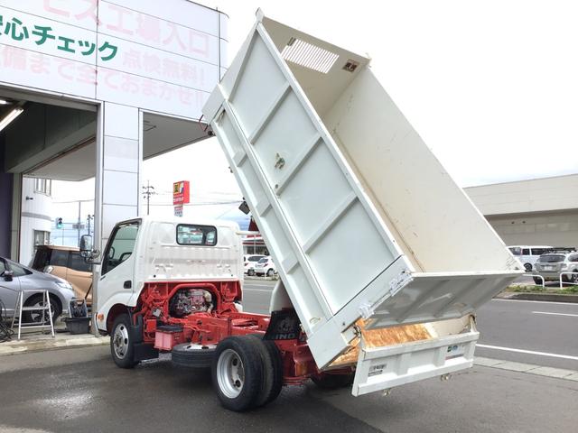 デュトロ 　４ＷＤ　ＩＣターボ　１３６馬力　全低床　２ｔ強化深ダンプ　２枚扉　荷台内寸長さ３０５（２９２）　幅１６０　高さ１１０（３２）　５速マニュアル　左電格ミラー　ＴＲＣ（27枚目）