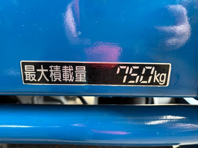 ダイナトラック 　４ＷＤ　ＩＣターボ　Ｗキャブ　シングルジャストロー　積載０．７５ｔ　アーム式６００ｋｇ型Ｐゲート　１４４馬力　５速マニュアル　ラジオ　フォグ　ＥＴＣ　Ｒヒーター付き　荷台内寸長２００　幅１５８　高３７（15枚目）