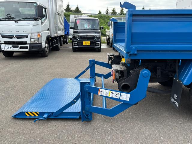 ダイナトラック 　４ＷＤ　ＩＣターボ　Ｗキャブ　シングルジャストロー　積載０．７５ｔ　アーム式６００ｋｇ型Ｐゲート　１４４馬力　５速マニュアル　ラジオ　フォグ　ＥＴＣ　Ｒヒーター付き　荷台内寸長２００　幅１５８　高３７（23枚目）