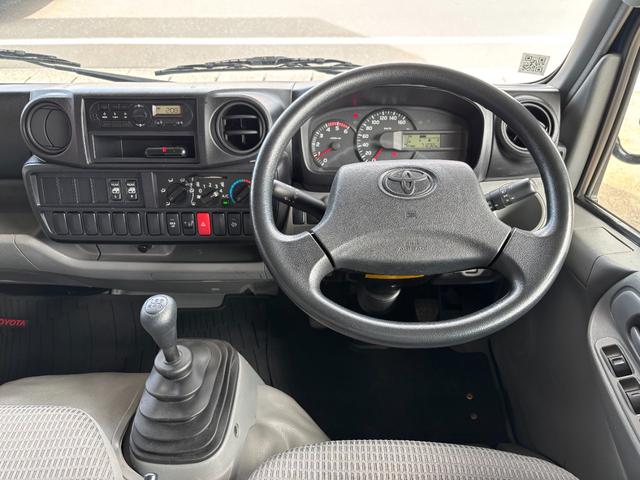 ダイナトラック 　４ＷＤ　ＩＣターボ　Ｗキャブ　シングルジャストロー　積載０．７５ｔ　アーム式６００ｋｇ型Ｐゲート　１４４馬力　５速マニュアル　ラジオ　フォグ　ＥＴＣ　Ｒヒーター付き　荷台内寸長２００　幅１５８　高３７（46枚目）