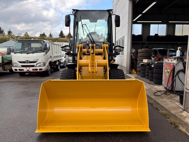 日本 　ＣＡＴホイールローダー９０１　除雪仕様　スノーバケット０．５立米　稼働３ｈ　未作業車　スノータイヤ　ヒーター　サスペンションシート　ラジオ　ＬＥＤ前照灯　ＬＥＤ作業灯　ディスコネクトスイッチ（2枚目）